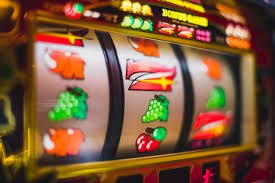 Giao diện đặt cược Slot Online và Live Casino tại nền tảng ee8